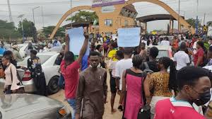 Protesting Students Shut Down Nigerian Highway